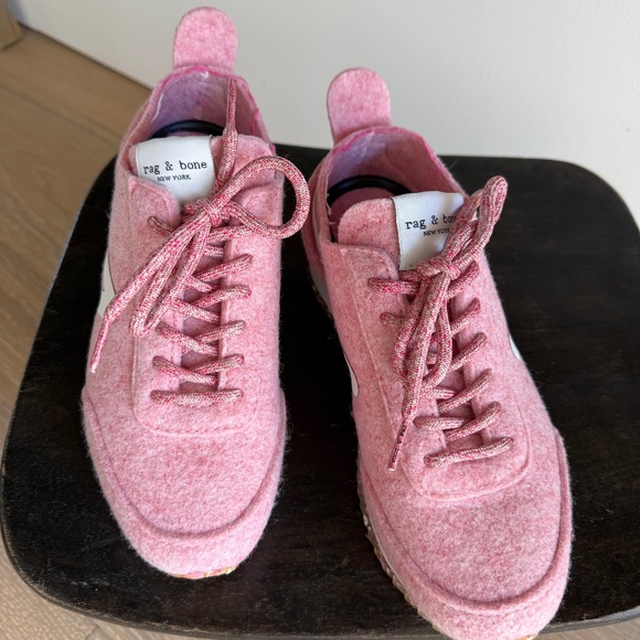 Sneakers - Picture 1 of 5